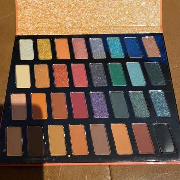 Wet and wild 32 exciting colors eyeshadow palette - Picture 4 of 4